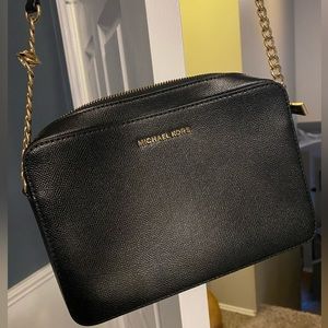 Michael Kors crossbody // in black